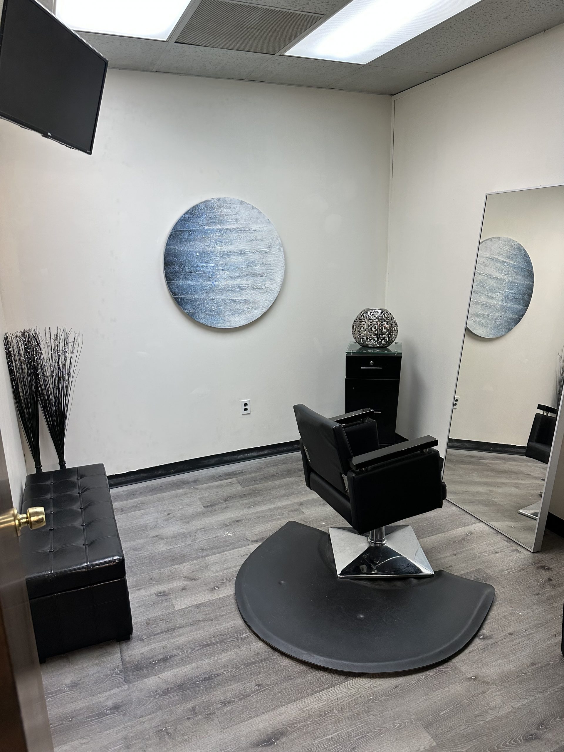 Salon Suite For Rent